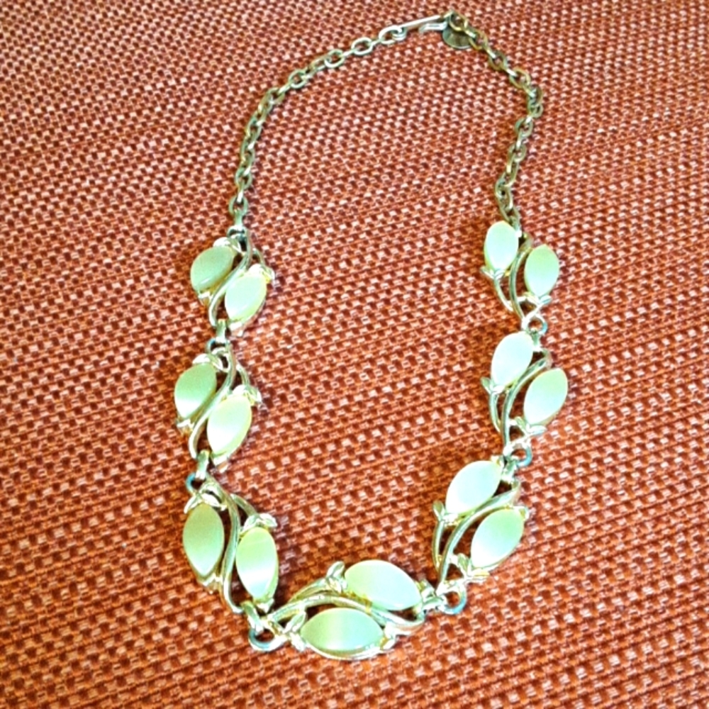 Vintage 1940-60's Thermostat Yellow&Gold Tone Leaf/Vine Choker***Hostess Pick*** - Picture 2 of 4